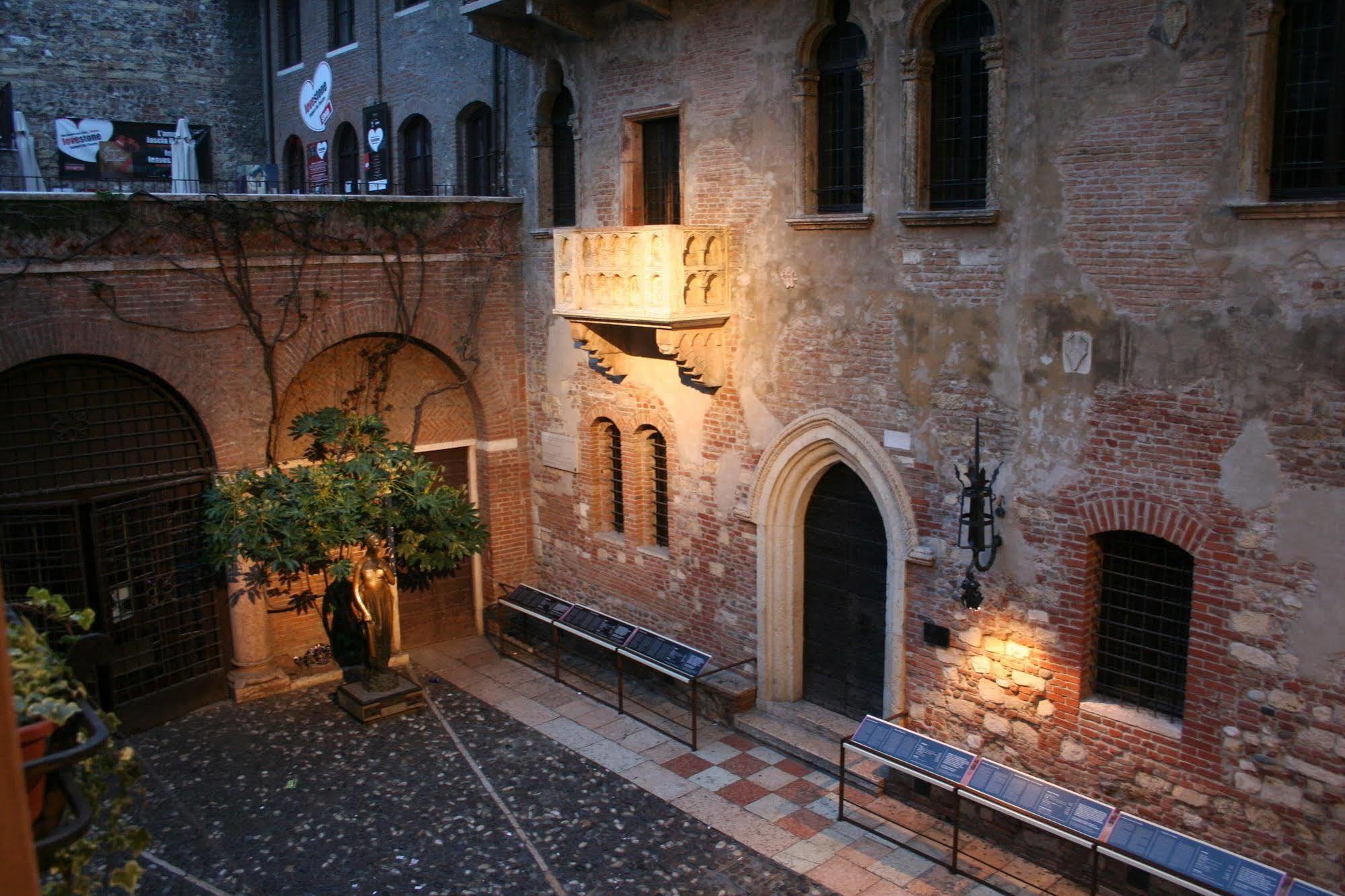La Corte Di Giulietta Frühstückspension 3*