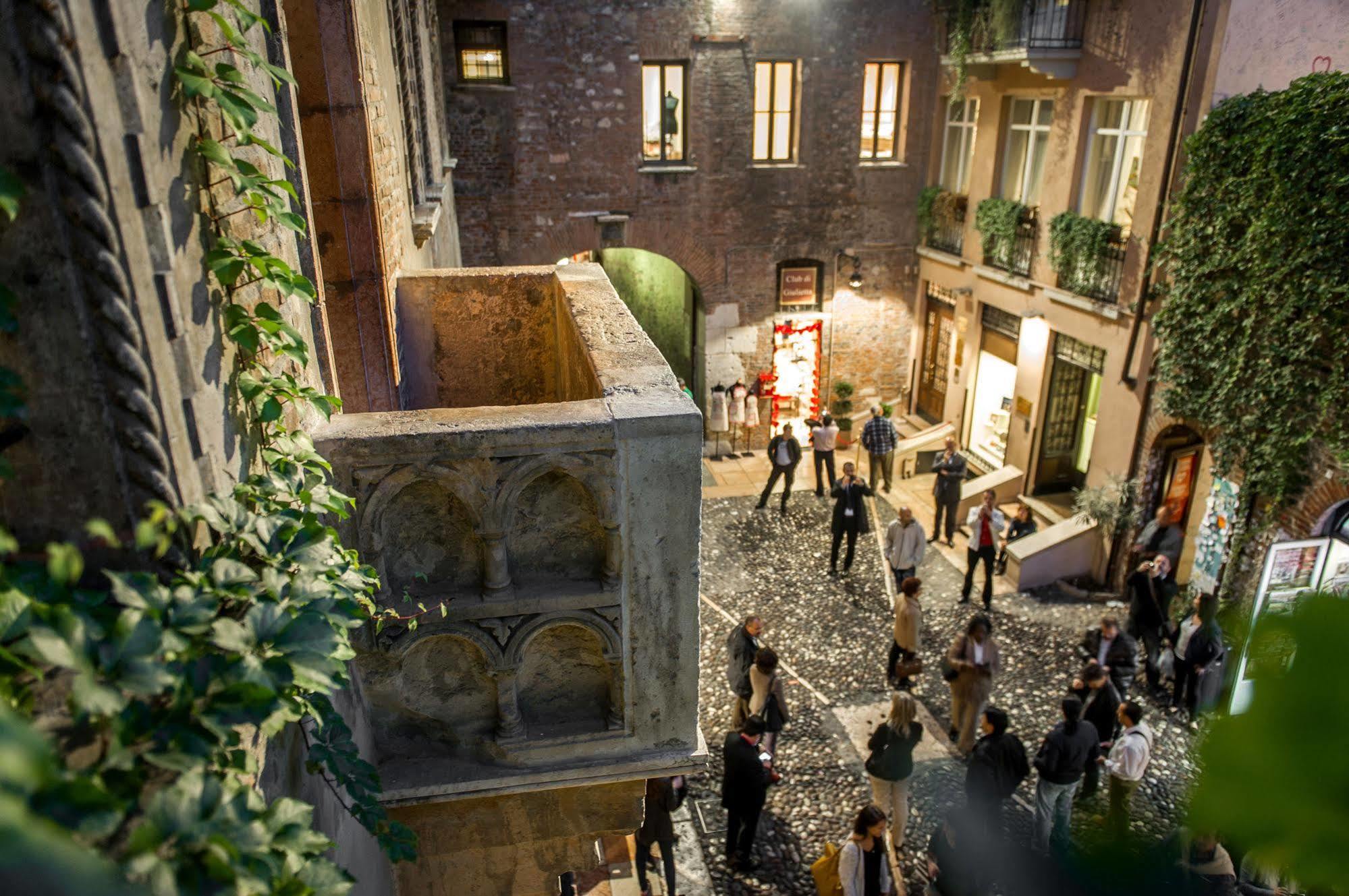 La Corte Di Giulietta Couette-café 3*